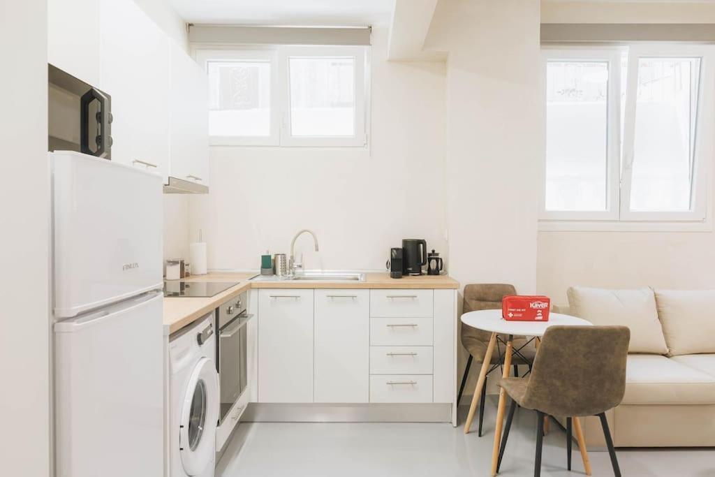 Modern Hiding Place In The Heart Of アテネ エクステリア 写真