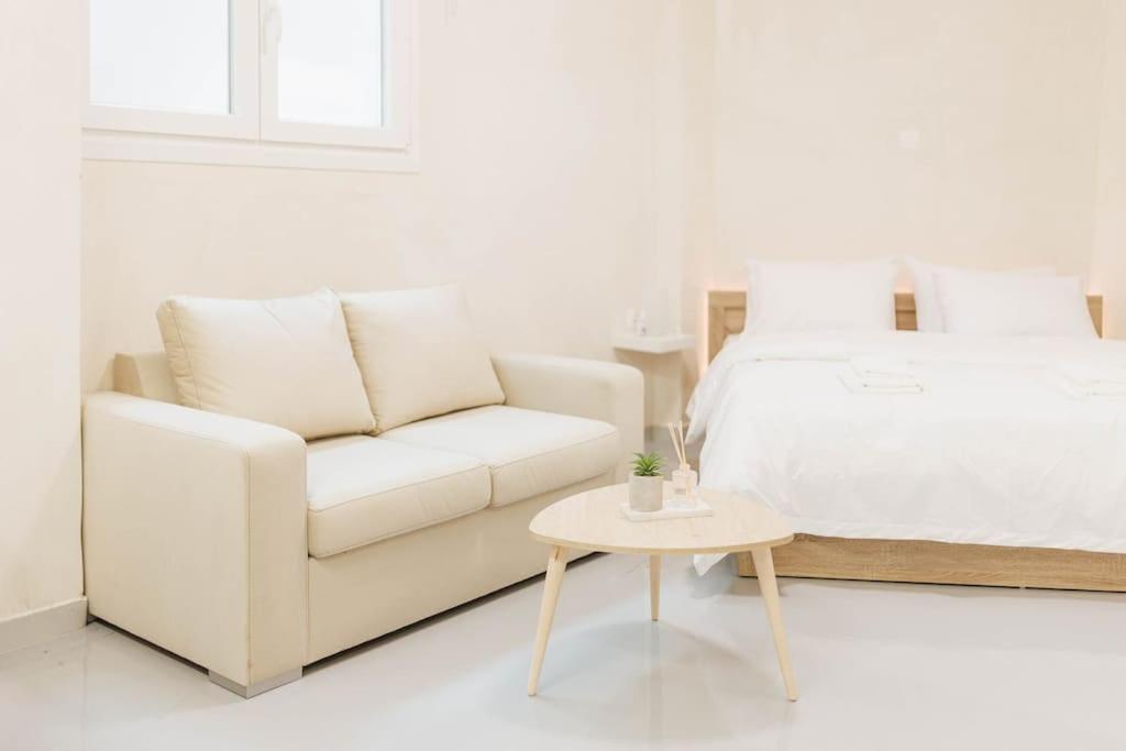 Modern Hiding Place In The Heart Of アテネ エクステリア 写真