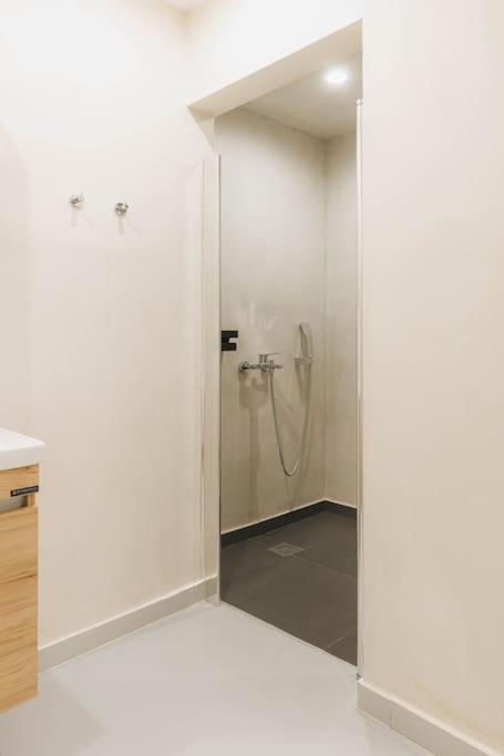 Modern Hiding Place In The Heart Of アテネ エクステリア 写真