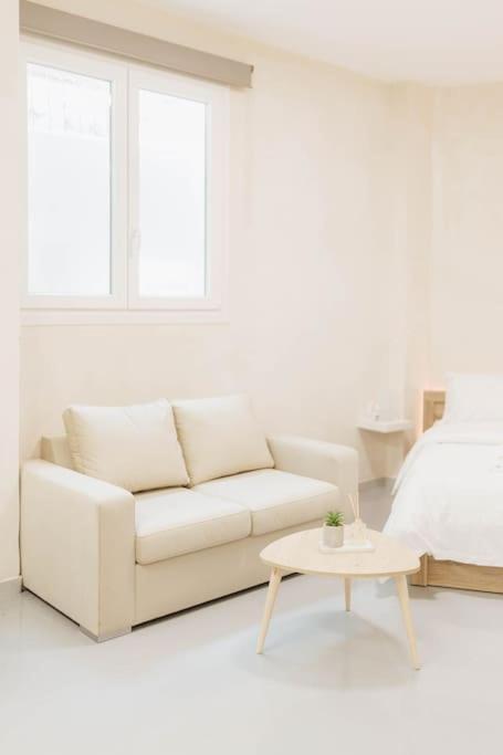 Modern Hiding Place In The Heart Of アテネ エクステリア 写真
