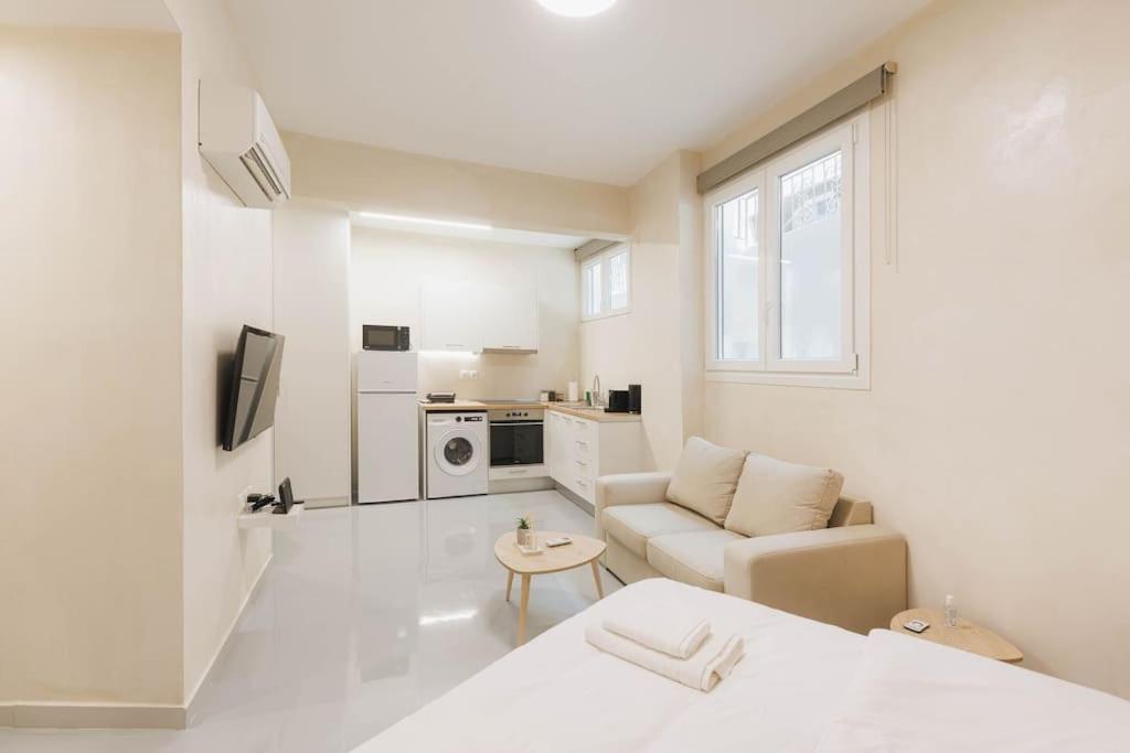 Modern Hiding Place In The Heart Of アテネ エクステリア 写真